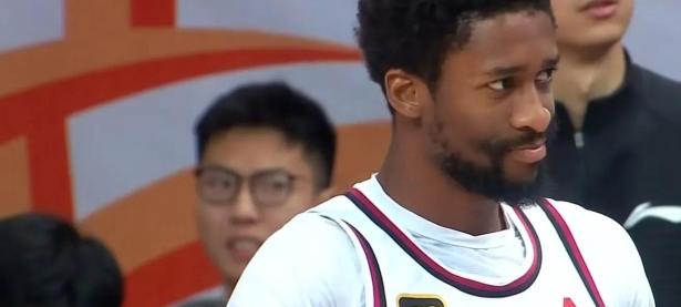 双方球队在比赛中白刃相见，场面火爆的简单介绍