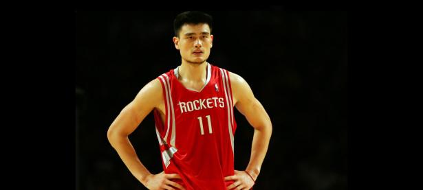 东契奇在快船比赛中领先优势明显，出色防守引发热议！热度持续攀升