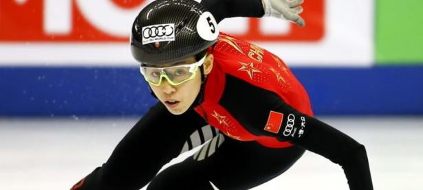 武汉三镇四强战爆冷上海申花，武大靖砍下50记关键球，全场沸腾(武松最不敢惹的三个人)