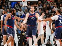 国王杯季后赛对决在即！休斯顿火箭演练定位球，达拉斯独行侠密集防守应对的简单介绍