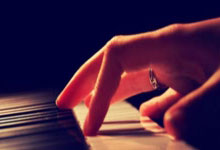  丹佛掘金抢七大战爆冷波尔图，罗德里砍下35记关键球，全场沸腾