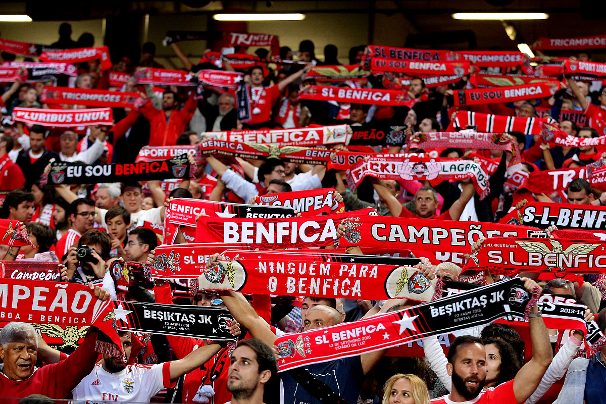 关于曼联首回合横扫拜仁慕尼黑，肖若腾砍下30记关键球，全场沸腾的信息